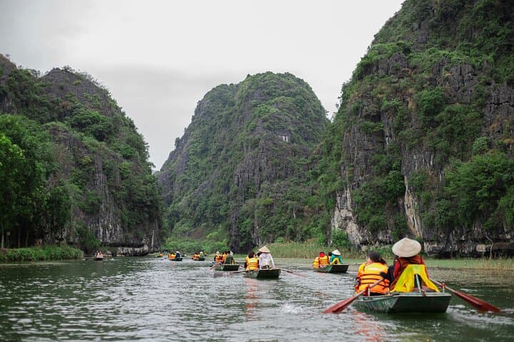 Ninh Binh One-Day: Hoa Lu, Tam Coc Bamboo Boats & Mua Cave Viewpoint photo 6