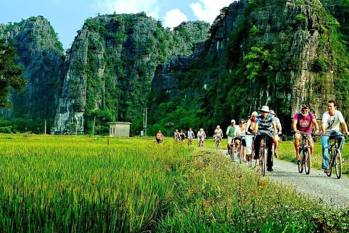 Ninh Binh One-Day: Hoa Lu, Tam Coc Bamboo Boats & Mua Cave Viewpoint photo 2