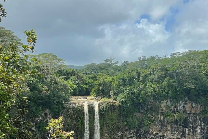 Private South Mauritius Tour: Chamarel, Grand Bassin, Waterfalls & Rum Tasting photo 6