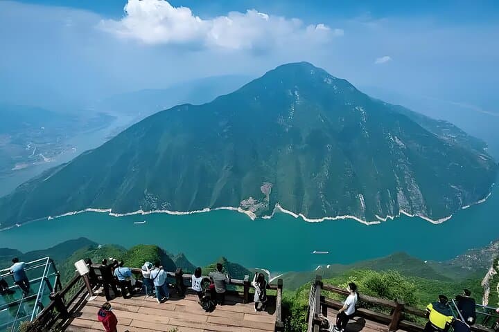 Hidden Yangtze Gorges Road Trip: 4-Day Chongqing Private Tour photo 2