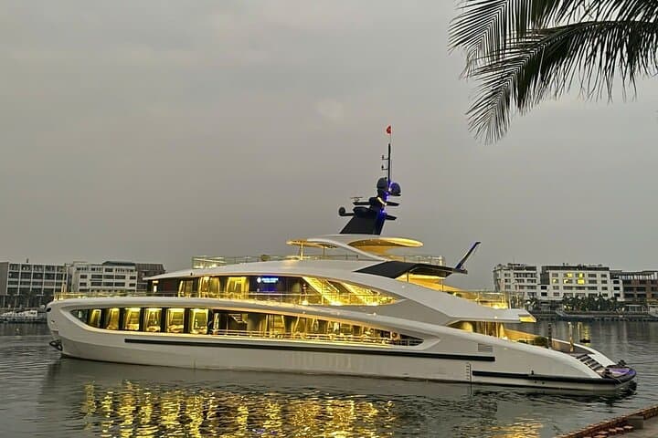 Luxury Ha Long & Lan Ha Bay Cruise: Jacuzzi, Kayaking & Local Cuisine photo 6