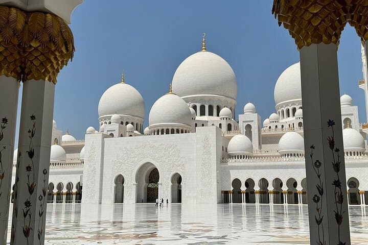 Abu Dhabi Private City Tour from Dubai – Sheikh Zayed Mosque, Corniche & Yas Island