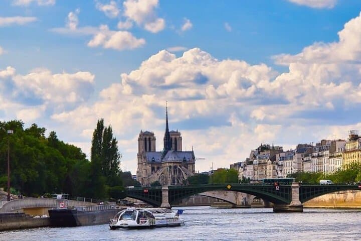 Seine River Cruise from the Eiffel Tower — 1-Hour Sightseeing + Optional Macaron Tasting photo 6