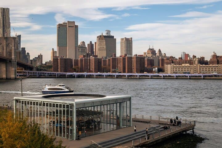 Brooklyn Bridge Walking Tour: From Skyscrapers to Cobblestones in NYC