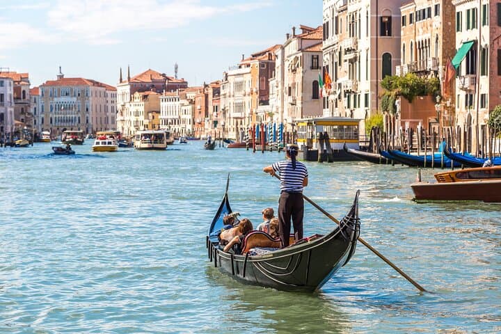 Saint Mark's Basilica Guided Tour and Classic Gondola Ride in Venice photo 3