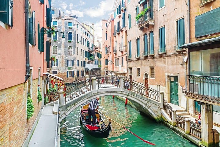Venice 30-Minute Shared Gondola Ride from Piazza San Marco — Grand Canal Highlights photo 5
