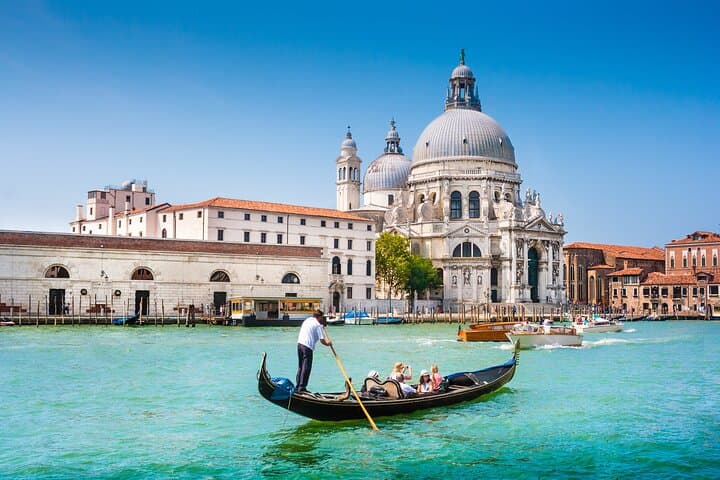 Saint Mark's Basilica Guided Tour and Classic Gondola Ride in Venice