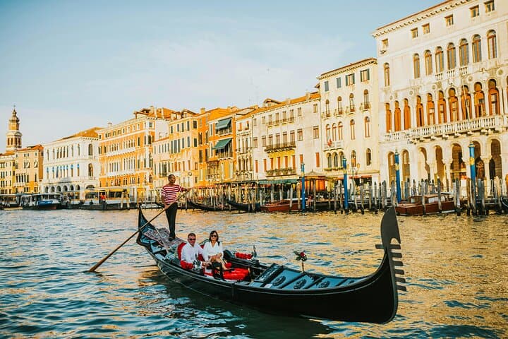 Venice Grand Canal Gondola Ride — 30‑Minute Shared Tour from Piazza San Marco photo 1