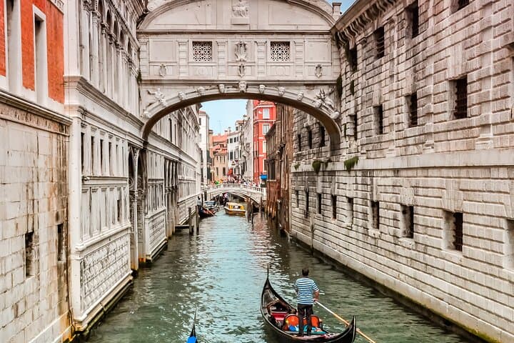 Venice Grand Canal Gondola Ride — 30‑Minute Shared Tour from Piazza San Marco photo 2