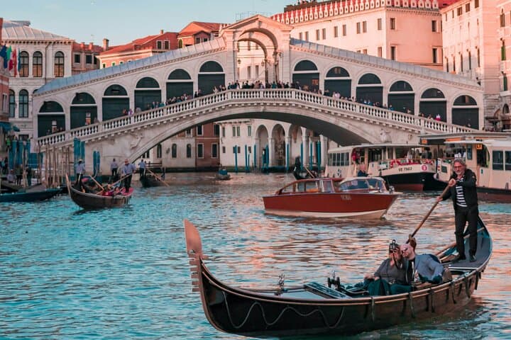 Venice Grand Canal Gondola Ride — 30‑Minute Shared Tour from Piazza San Marco photo 4