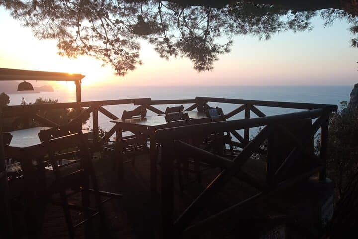 Capri Day Hike: Hidden Trails, Natural Arch & Piazzetta with a Local Guide photo 3