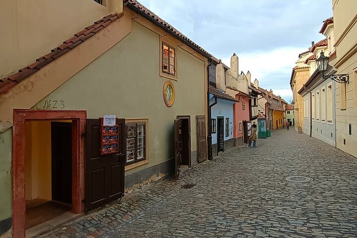 Prague Castle Walk and Vltava Boat Ride with Local Guide Suzie photo 3