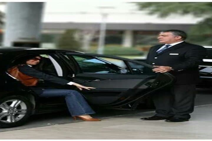 JFK Private Transfer to Manhattan: Stress-Free Airport Car & Van Service photo 2