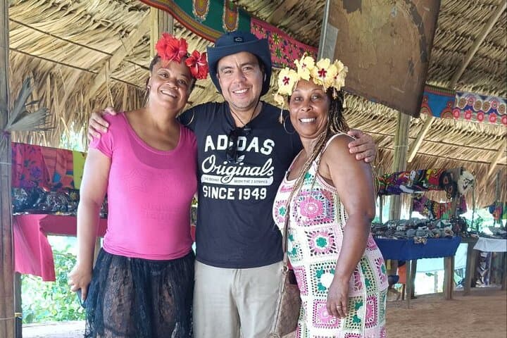 Emberá Village Tour — Bonita Waterfall, Chagres River & Cultural Immersion photo 4