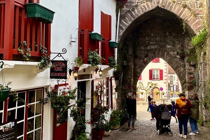 Three-Day Private Minivan Tour from Biarritz: Basque Coast, Villages & Wine photo 3