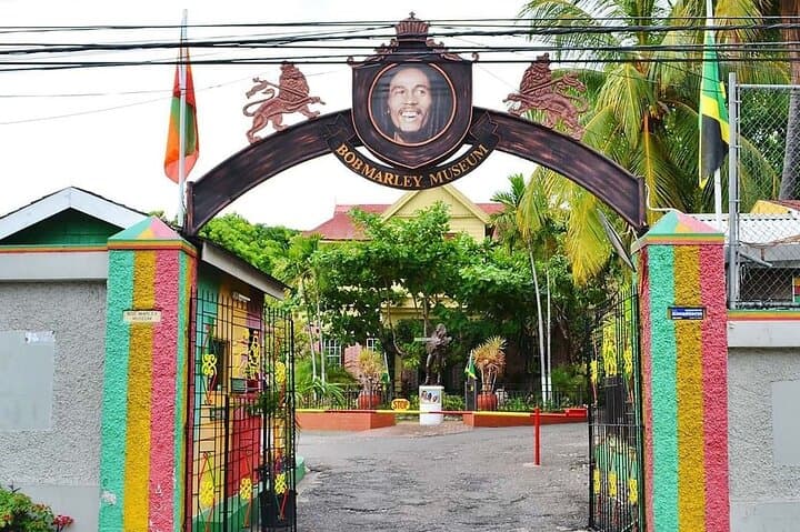 Seamless Jamaica Airport Transfers and Guided Island Tours
