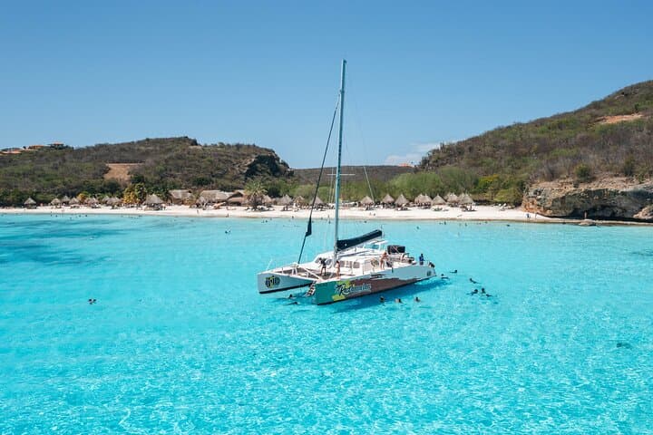 Curacao West Coast Full-Day Catamaran: Beaches, BBQ & the Blue Room