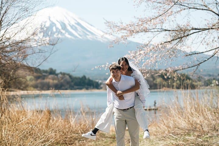 Mount Fuji Private Photoshoot for Couples, Proposals & Family Memories photo 4