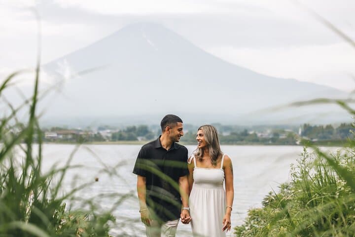 Mount Fuji Private Photoshoot for Couples, Proposals & Family Memories photo 5