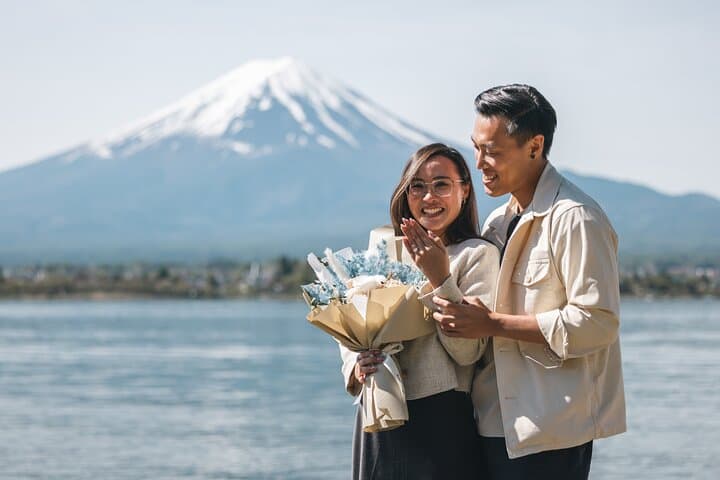 Mount Fuji Private Photoshoot for Couples, Proposals & Family Memories photo 6