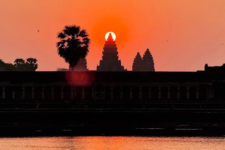 Sunrise at Angkor: Private Temple Tour of Angkor Wat, Ta Prohm & Bayon