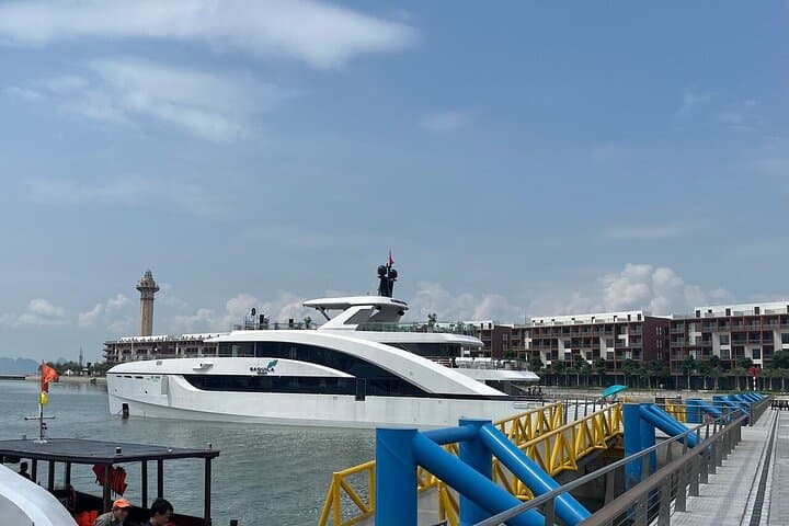 Saquila Yacht Cruise in Ha Long & Bai Tu Long Bay — 6–7 Hour Day Voyage photo 2