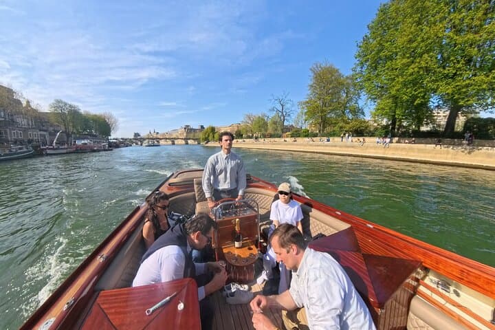 Seine Evening Cruise with Champagne: 90-Minute Private Sightseeing from the Louvre photo 4