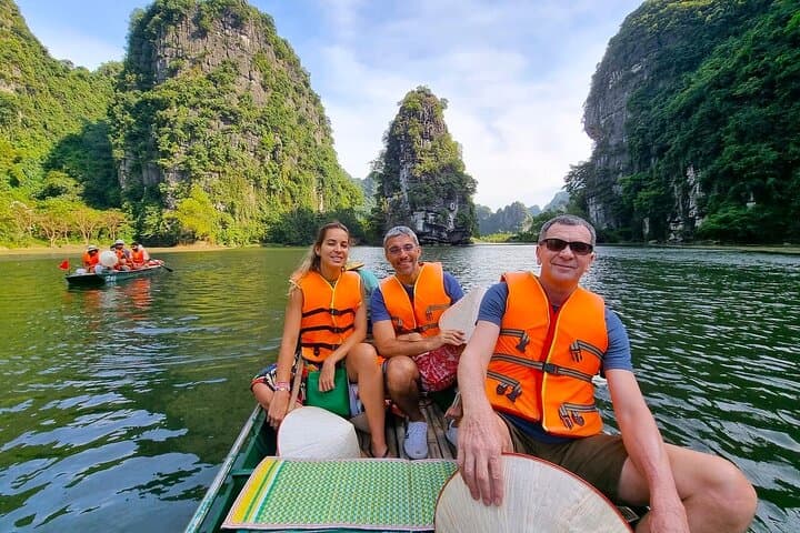 Luxury Ninh Binh Day Trip: Trang An Boat Ride, Bich Dong Pagoda & Mua Cave Viewpoint photo 1