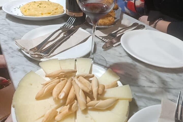 Madrid La Latina Wine & Tapas Walking Tour photo 4