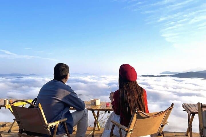 Sunrise Cloud Hunting & Tea Hill Morning Tour in Da Lat