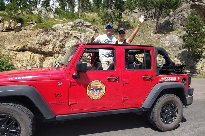 Private Jeep Badlands Backcountry Tour — Sage Creek & Sheep Mountain Table