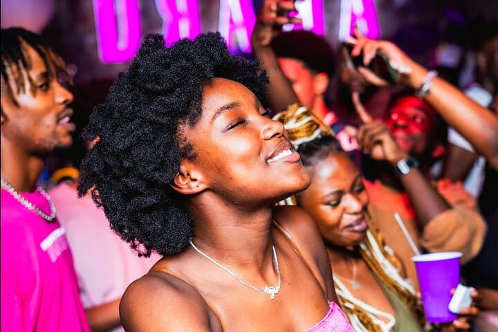 Cape Town Hostel Pub Crawl: Long Street Nights & LinkUps