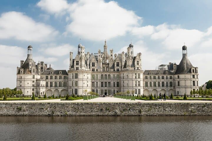 Full-Day Loire Valley Private Tour from Paris — Chambord & Chenonceau