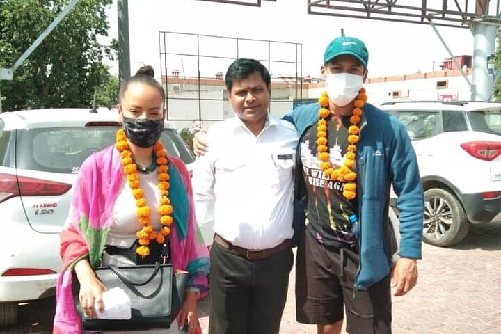 Delhi to Agra Private Transfer: Comfortable Car Ride via Yamuna Expressway