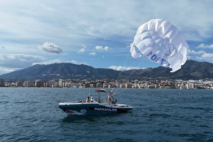 Parasailing in Fuengirola: Costa del Sol Aerial Adventure photo 3