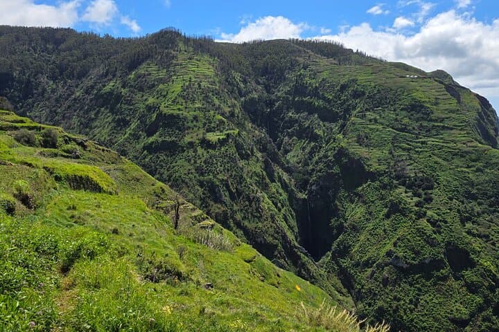 Solitude on Vereda da Ladeira: Challenging Coastal Hike in Northwest Madeira photo 2