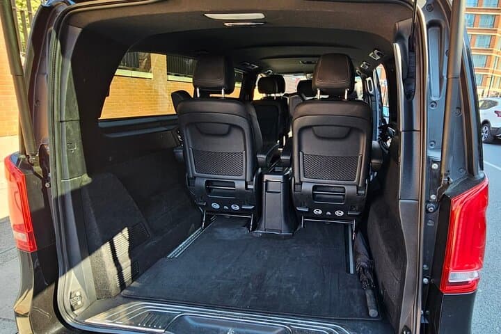 Southampton to Heathrow Airport Transfer — Private, Fixed-Price Ride photo 2