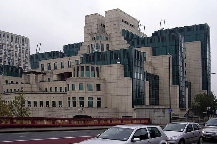 Walk in James Bond's Footsteps: Private Film Locations Tour London photo 1