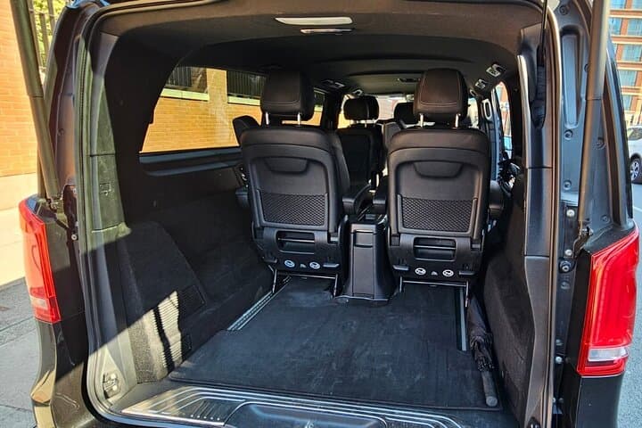 Portsmouth Port to London One-Way Transfer: Private, On-Time Car Service photo 2