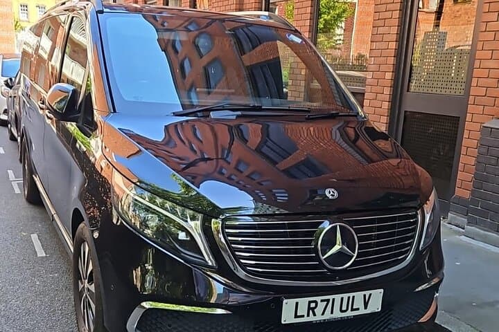 Portsmouth Port to London One-Way Transfer: Private, On-Time Car Service