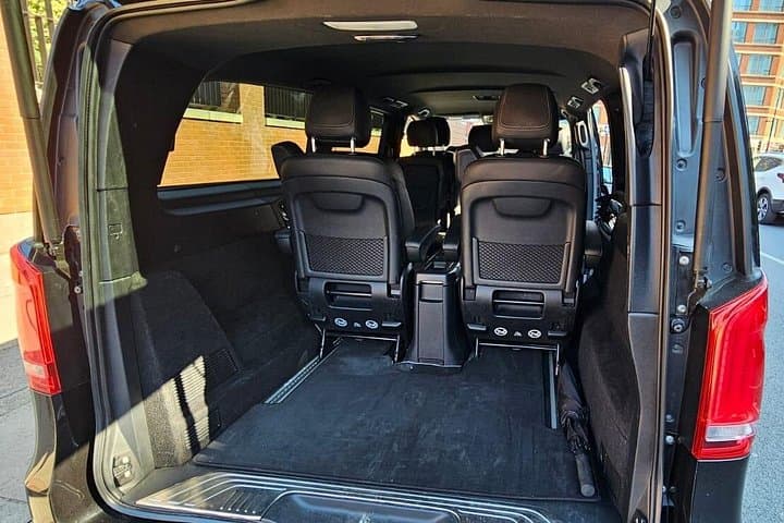 Portsmouth Port to Heathrow Private Transfer — Fixed-Price One-Way Ride photo 2