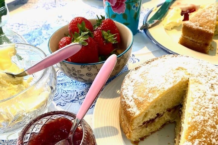 Hands-On Scone Baking and Traditional Afternoon Tea in London photo 3