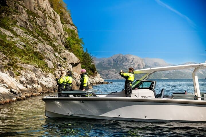 Lysefjord Minibus Tour from Stavanger — Optional Speedboat Safari to Pulpit Rock photo 4