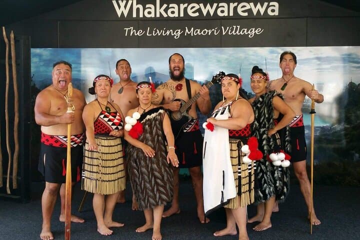 Rotorua Day Trip from Auckland: Wai-O-Tapu Geothermal Park, Māori Haka & Polynesian Spa photo 5