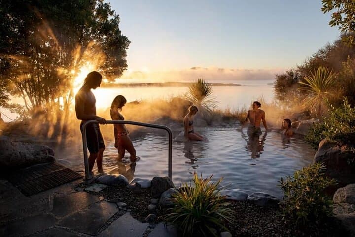 Rotorua Day Trip from Auckland: Wai-O-Tapu Geothermal Park, Māori Haka & Polynesian Spa photo 3