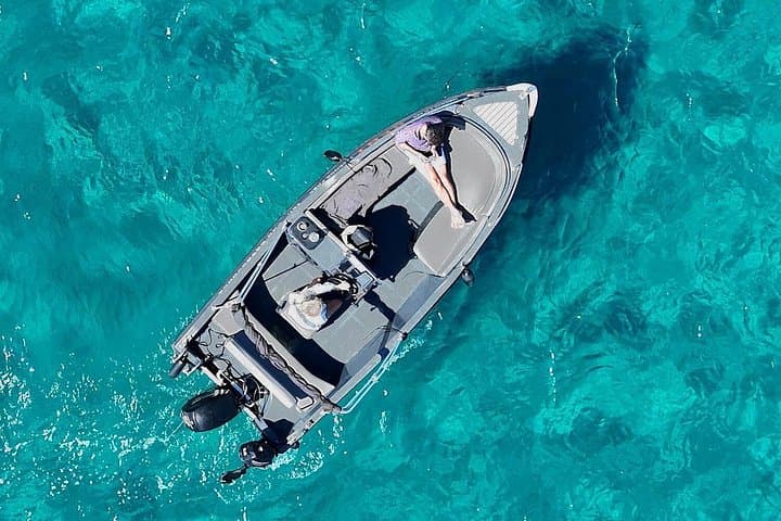 Licence-Free Speedboat Rental in Paros — Self-Drive from Alyki Harbor photo 2