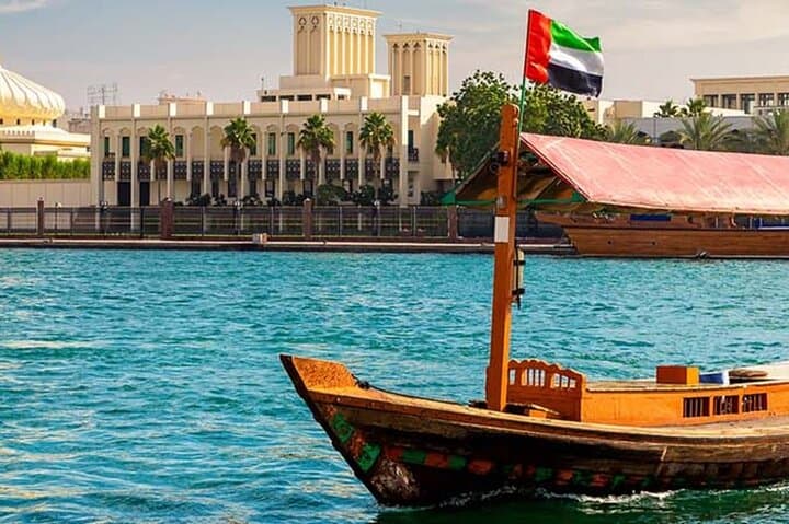 Dubai Half-Day Highlights: Zabeel Palace, Al Bastakiya & Abra Ride photo 6