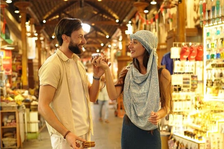 Dubai Half-Day Highlights: Zabeel Palace, Al Bastakiya & Abra Ride