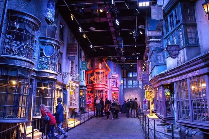 Private Transfer Between Central London and Warner Bros. Studio Tour (Harry Potter) photo 2