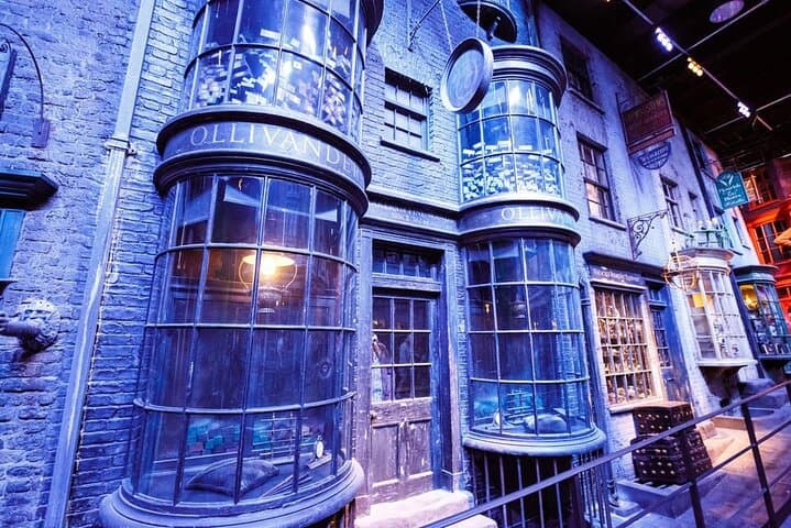 Private Transfer Between Central London and Warner Bros. Studio Tour (Harry Potter) photo 3
